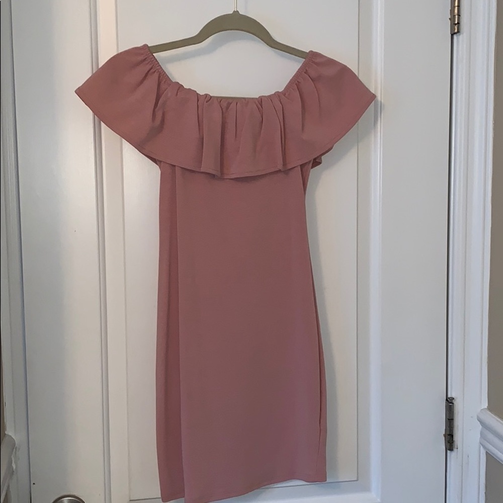 One clothing Los Angeles off the should dress